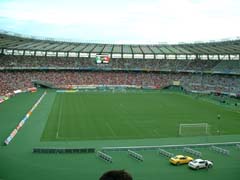 真っ赤な東京スタジアム